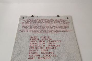 Lapide nell'androne del palazzo comunale